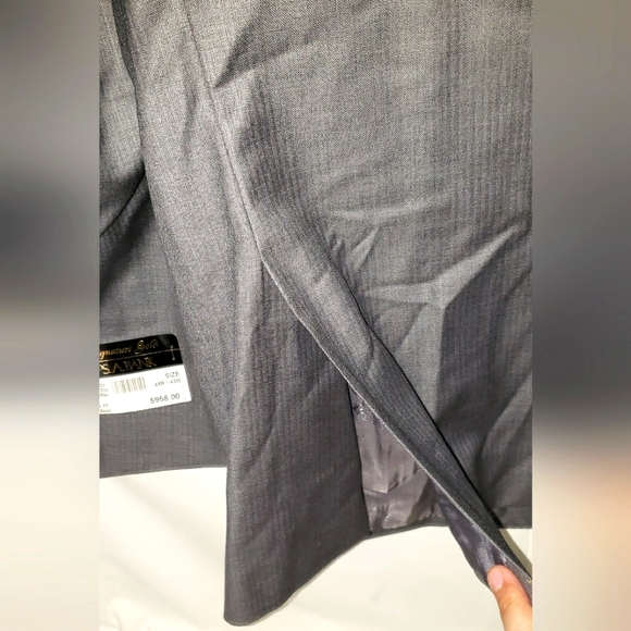 JoS. A. Bank, Signature Gold, 100 % wool suit. New old stock, with original tag. - Picture 12 of 16